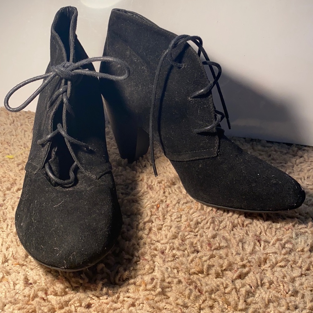 Black heeled boots